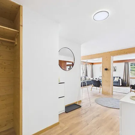 Spacious Alpine Retreat Near Saas-fee 公寓 *