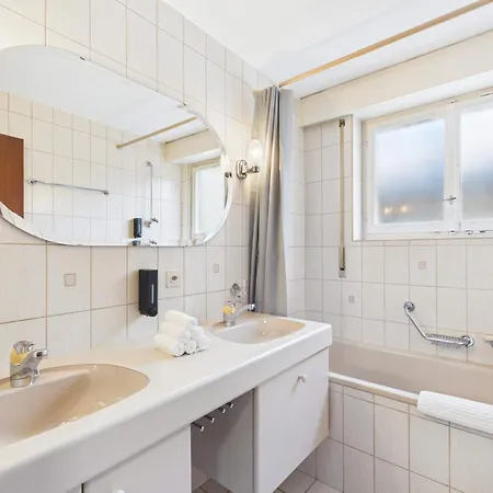 Spacious Alpine Retreat Near Saas-fee * 萨斯阿尔马格尔
